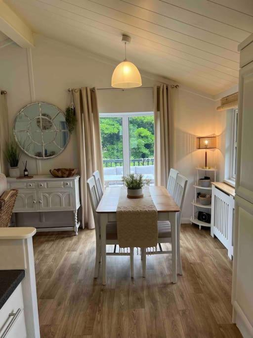 Waterside Lodge, Weybourne, Holt Chalet